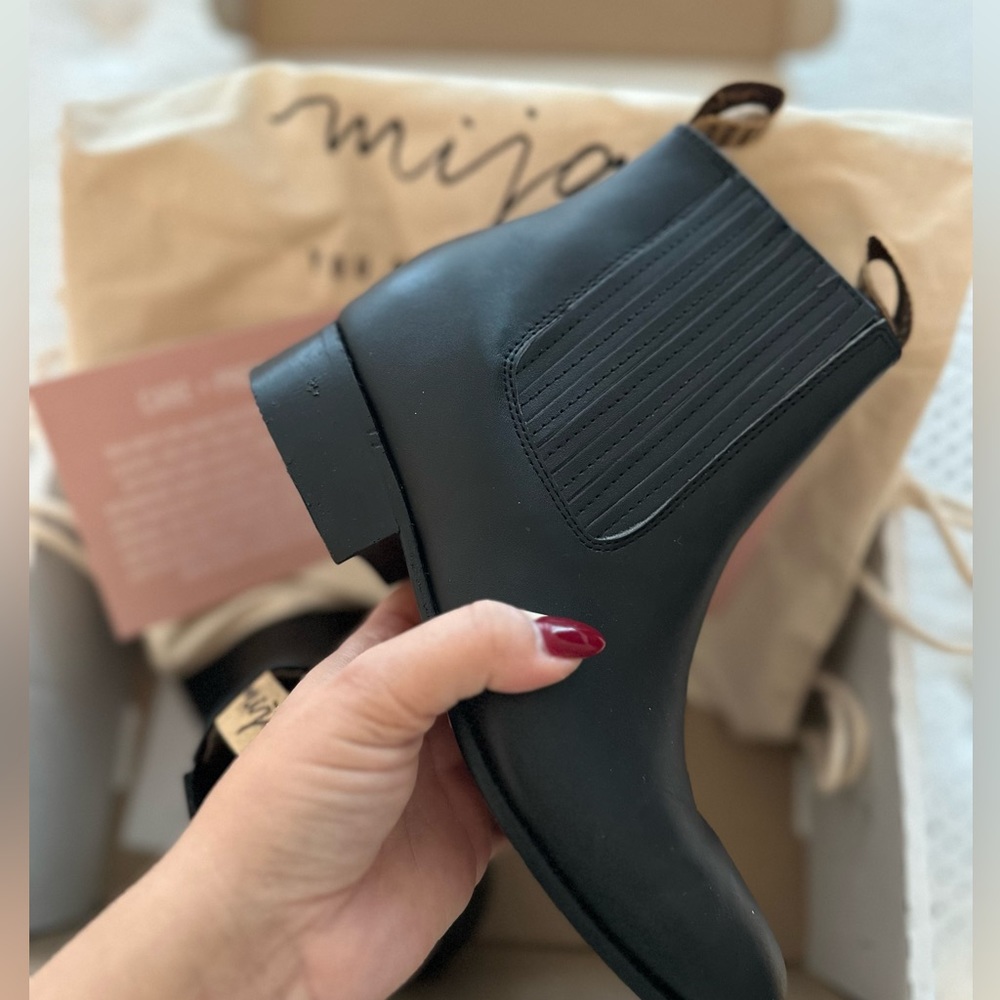Classic Mija boots. Black boots